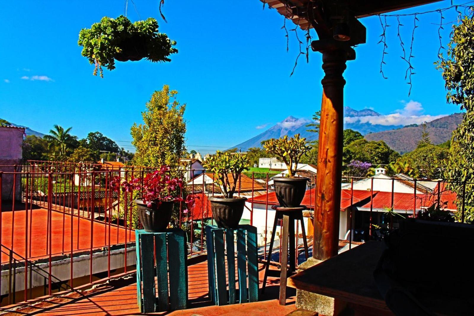 Hotel Rholyn Pura Vida !! Antigua Luaran gambar