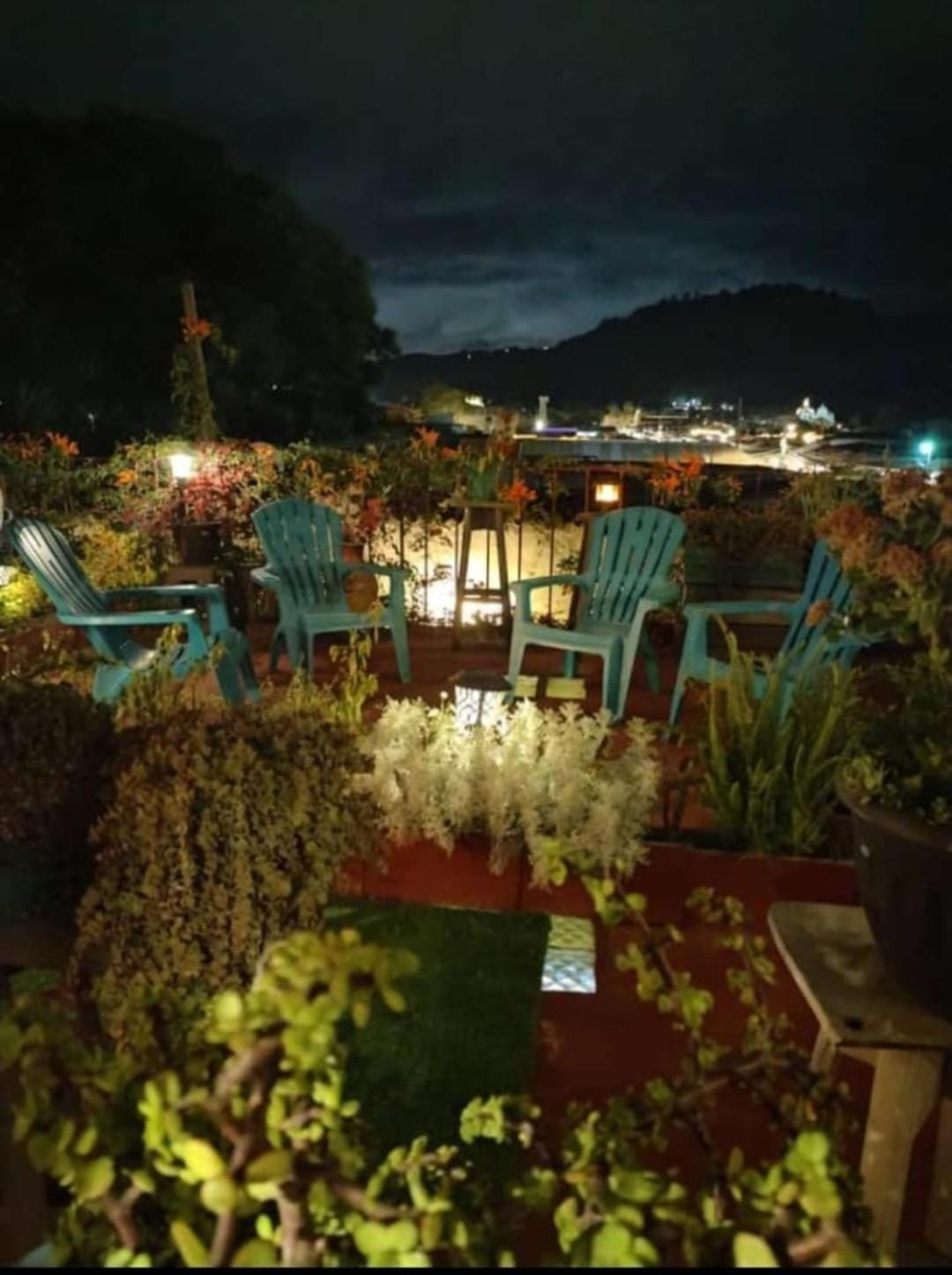 Hotel Rholyn Pura Vida !! Antigua Luaran gambar