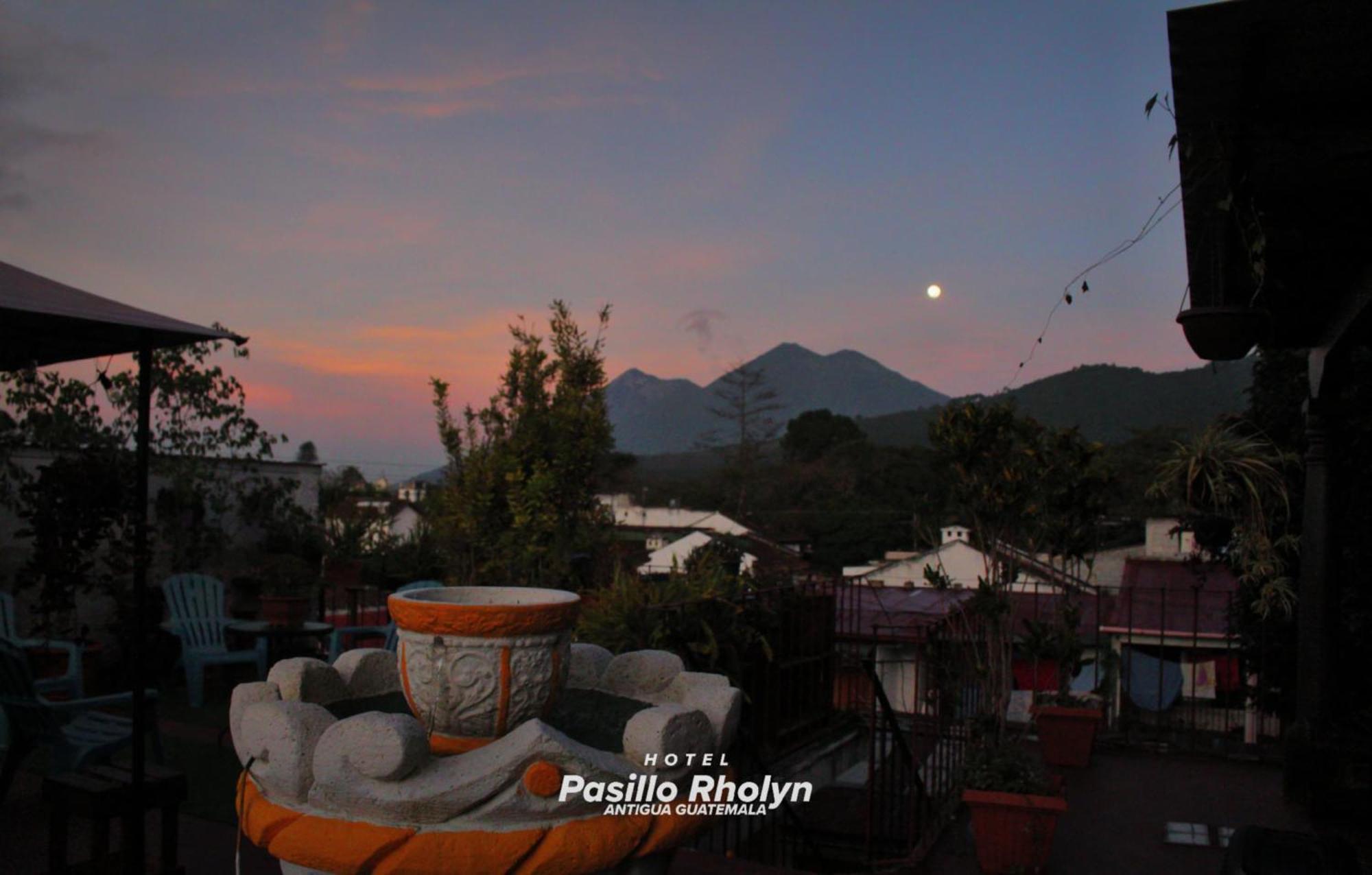Hotel Rholyn Pura Vida !! Antigua Luaran gambar